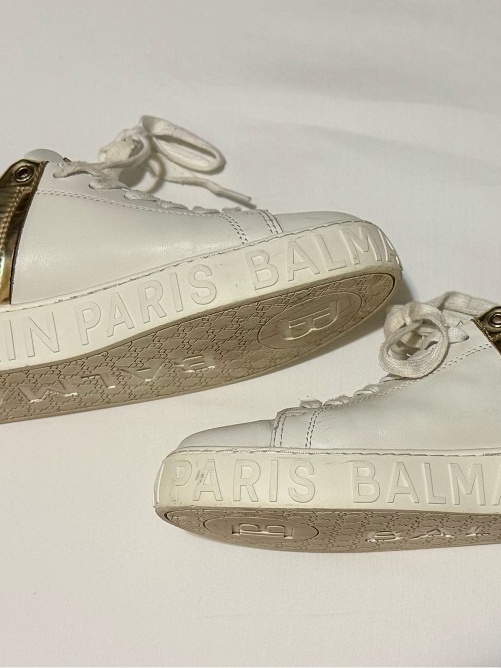 Balmain Paris White & Metallic Gold B-Court Low-Top Sneakers - Picture 4 of 7